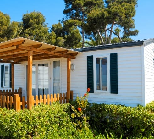 Image of the front of a mobile home covered by the best Modile Home Insurance in Foley, AL